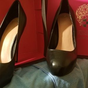 Vince Camuto black leather heels